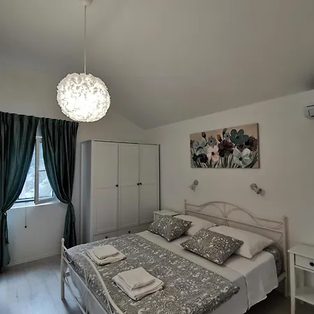 Susovic Couette-café Lastovo